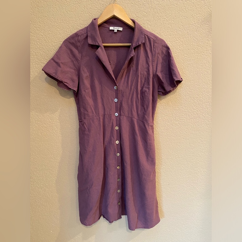 Sporty linen dress.